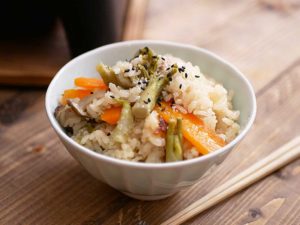 タラの芽鶏釜飯