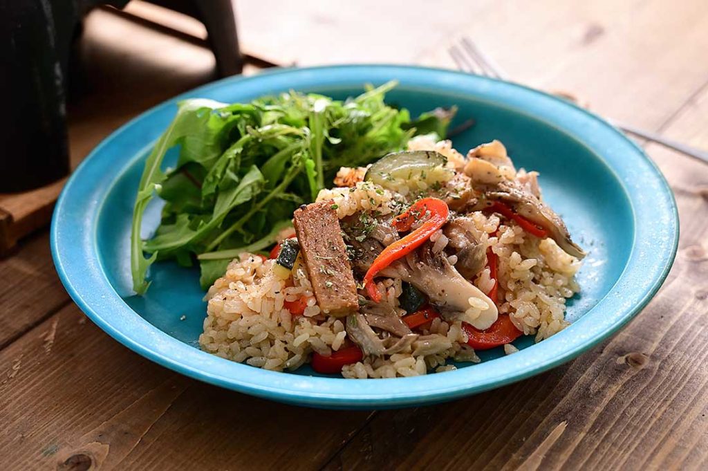 ピリ辛ランチョンミート釜飯