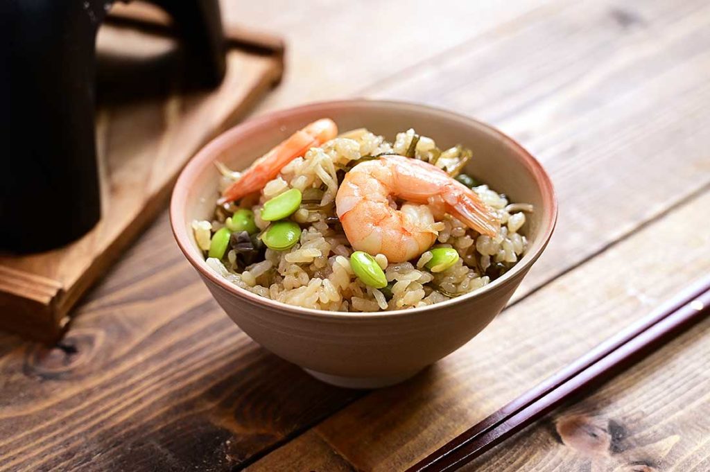 エビと塩昆布枝豆の釜飯