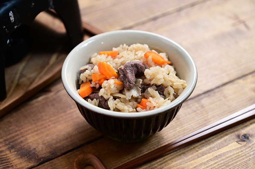 エゾ鹿の塩麴漬けジビエ釜飯