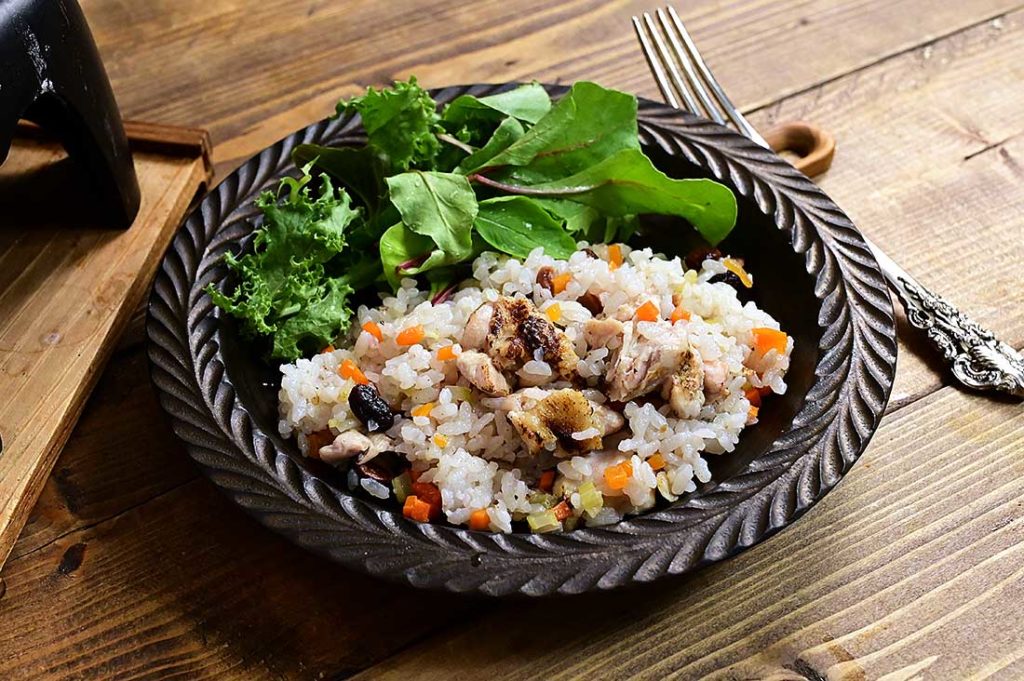 手羽元とレモングラスナッツ釜飯