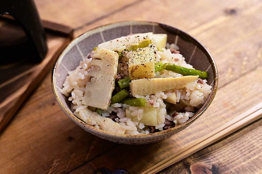 タケノコと新じゃがのバター釜飯