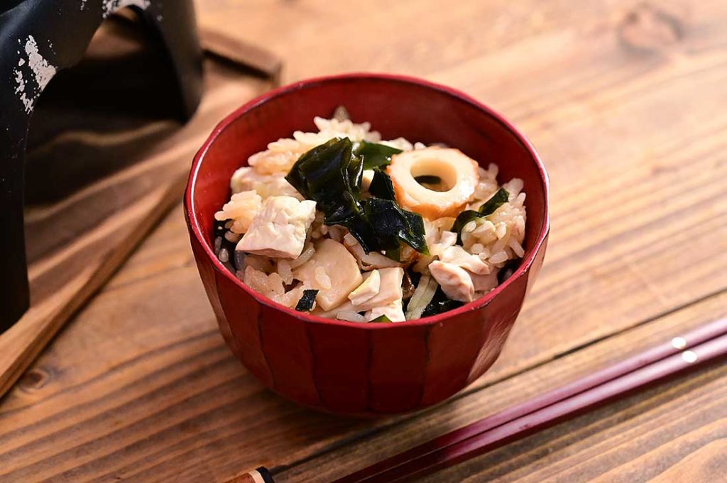 わかめとちくわのみそ汁風釜飯