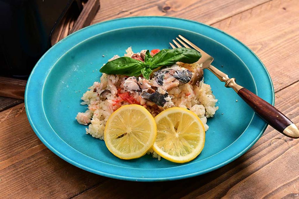 アジとレモンのトマト釜飯