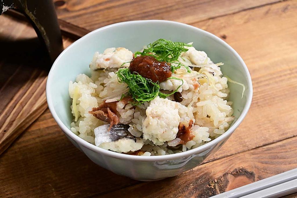 さっぱり鱧と梅干しの釜飯