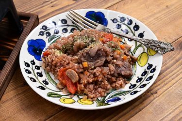 デミグラスソースと炊き込む「ビーフシチュー風釜飯」