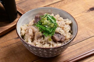 わさびでさっぱり「わさカルビーフ釜飯」