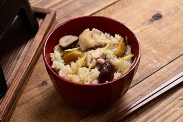 冷えに薬膳飯「栗と生姜のシナモン鶏釜飯」