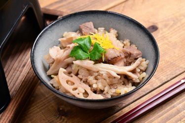 猪の旨味を堪能!「猪肉と柚子のジビエ釜飯」