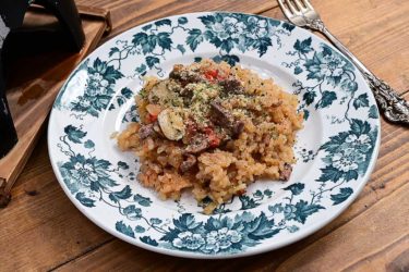 デミグラスソースと鹿「鹿肉のデミジビエ釜飯」