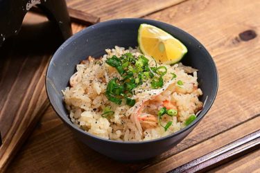 隠し味はすだち「カニバター釜飯」